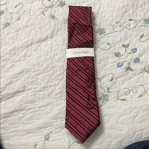 Calvin Klein Men's Red and Black Striped Tie 100% Silk